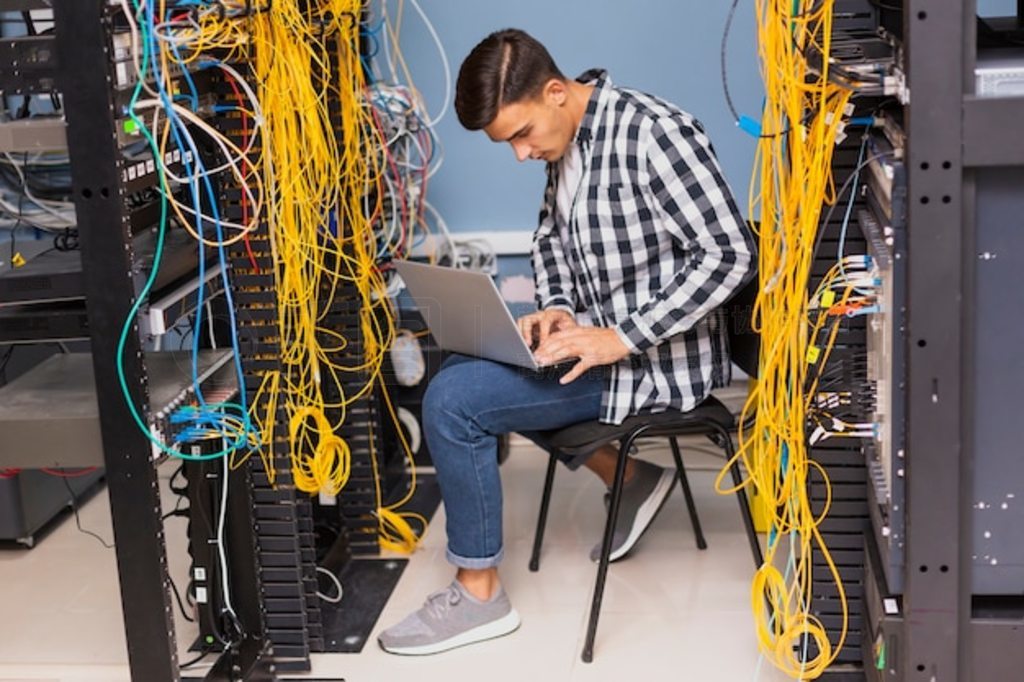 網(wǎng)絡(luò)工程師的遠(yuǎn)程運(yùn)維利器 筆記本電腦在計算機(jī)網(wǎng)絡(luò)工程中的關(guān)鍵應(yīng)用
